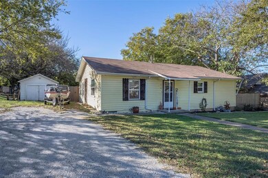 218 E 3rd St, Weatherford, TX 76086 - photo 2