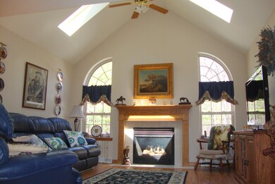 108 Winter Park Ln, Tafton, PA 18464 - photo 5