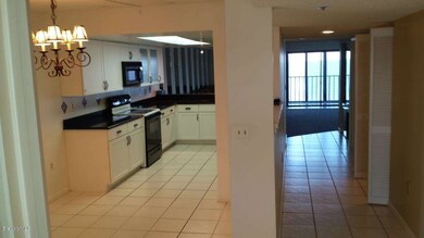 HallwayLvKitchen