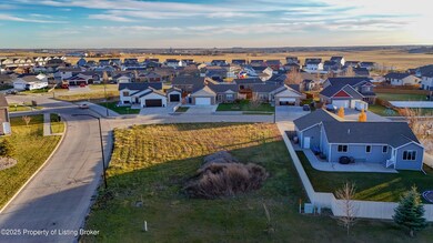 2257 Caldera Dr, Dickinson, ND 58601 - photo 3
