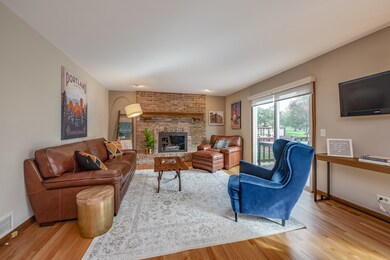 1852 Syracuse Rd, Naperville, IL 60565 - photo 4