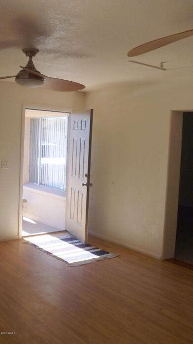 FRONT ROOM W-PERGO