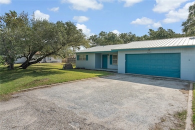 302 Fulton Ave, Rockport, TX 78382 - photo 2