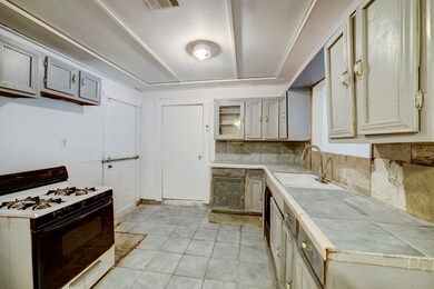 7432 Yoe St, Houston, TX 77016 - photo 4