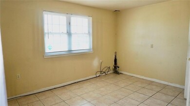 Vacant side bedroom