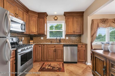 Eat-in Kitchen