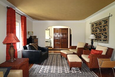 Decorative ceiling, crown molding
