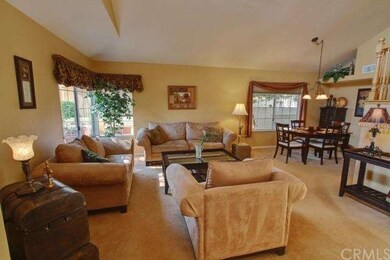 Living room pic from entry.
