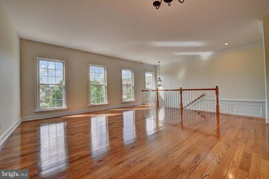 8197 Laurel Crossing Ln, Lorton, VA 22079 - photo 4