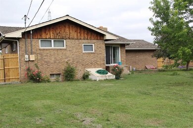 905 S Jefferson St, Hugoton, KS 67951 - photo 2