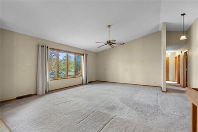 2614 Iris Ave NW, Cedar Rapids, IA 52405 - photo 4