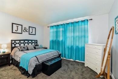 008-Master_Bedroom-2860998-large