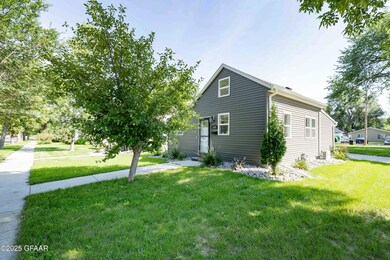 1423 7th Ave N, Grand Forks, ND 58203 - photo 2