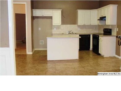 Great eat in kitchen with island - ceramic tile fl