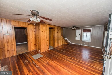 253 S Laurel Ave, Berkeley Springs, WV 25411 - photo 7