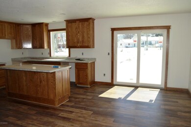 Dining Area & Kitchen