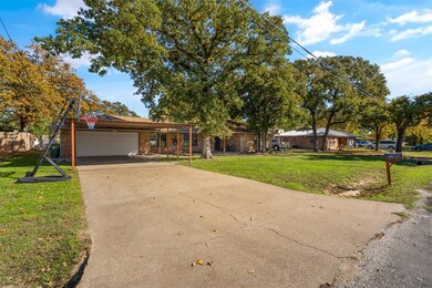 2613 Oaks Dr, Granbury, TX 76049 - photo 3