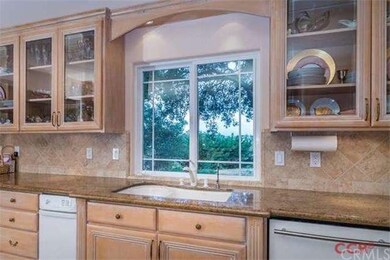 Custom kitchen w/gas cooktop
