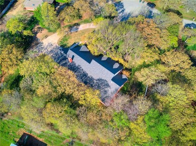 23260 Hunters Trail, Edmond, OK 73025 - photo 2