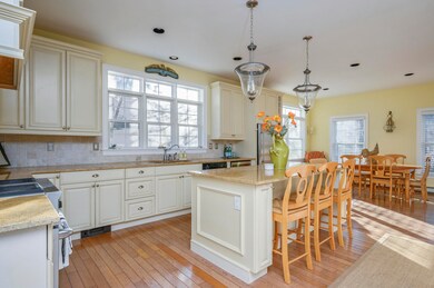 165 Whippoorwill Cir, Mashpee, MA 02649 - photo 3