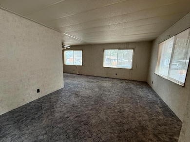 61060 Kings Ln unit 121, Bend, OR 97702 - photo 3