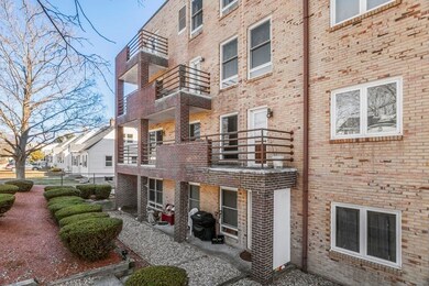 314 Riverside Ave unit 306, Medford, MA 02155 - photo 3