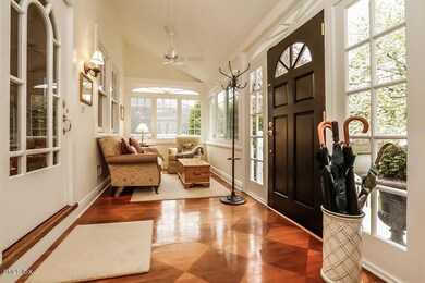 003-Front_Entrance-973773-mls