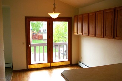 dinning area with private deck