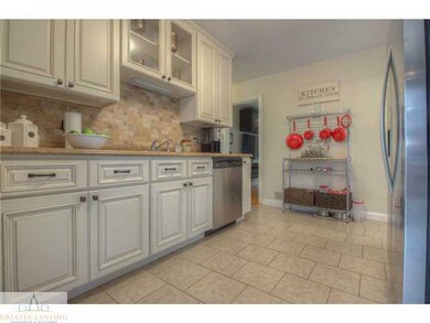 904 Sparrow Ave, Lansing, MI 48910 - photo 3