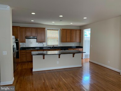 42689 Ashburn Tillett Dr, Ashburn, VA 20148 - photo 2