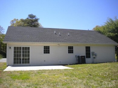 301 Lakeview Dr, Madison Heights, VA 24572 - photo 2