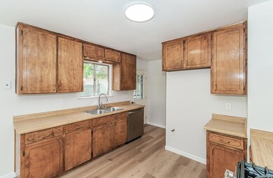 060425-709-Keith-St-Lemoore-CA-07