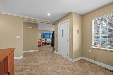 19 Cortland Dr, Minot, ND 58703 - photo 2