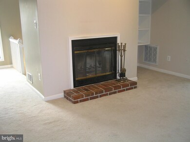 10048 Oakton Terrace Rd unit 10048, Oakton, VA 22124 - photo 7