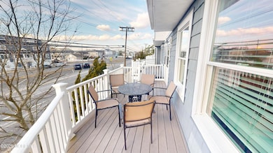 13 Outside Front Deck pic 2