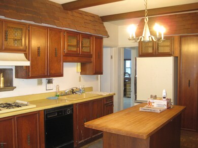 84 School St, Readsboro, VT 05350 - photo 2