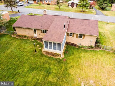 13915 Long Ridge Dr, Hagerstown, MD 21742 - photo 5