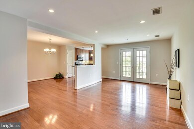 4069 S Four Mile Run Dr unit 301, Arlington, VA 22204 - photo 5