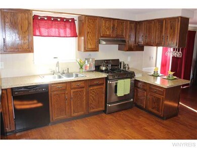Kitchen. 25 FOOT LONG 
