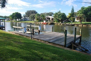 Large Dock with Lift