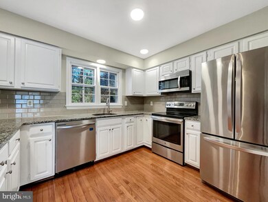 11791 Great Owl Cir, Reston, VA 20194 - photo 6