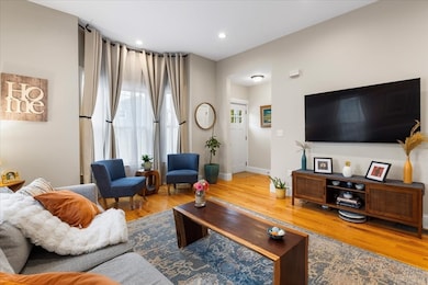 2 Garfield Ave unit 1, Hyde Park, MA 02136 - photo 3