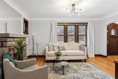 LIVING ROOM PICTURE WINDOW