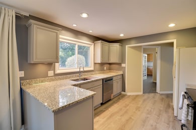 1977 Swaranne Dr, West Bloomfield, MI 48324 - photo 6