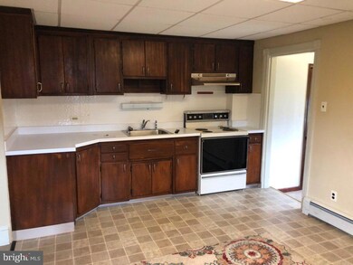 712 W 4th St, Lansdale, PA 19446 - photo 2