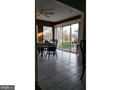 258 Doremus Dr unit B, Monroe Township, NJ 08831 - photo 3