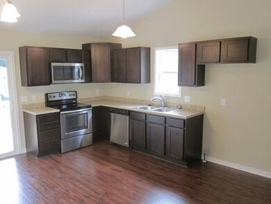 2933 E Madison Ave, Des Moines, IA 50317 - photo 2