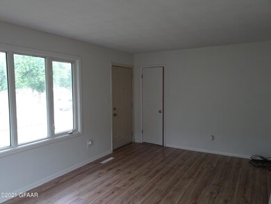 919 S 20th St, Grand Forks, ND 58201 - photo 5