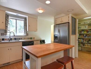 2840 Alta Vista Ct, Eugene, OR 97403 - photo 7