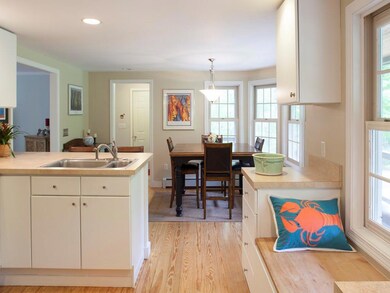 Eat-in Kitchen